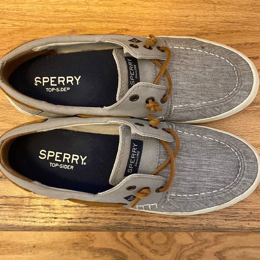 Lightly worn Sperrys. Size 8.5.